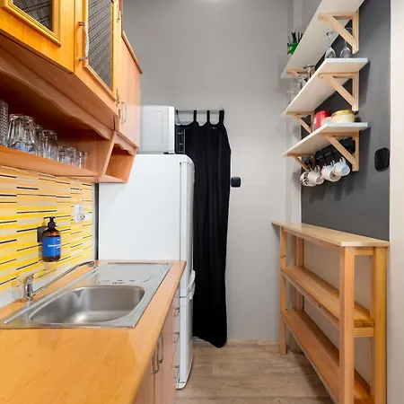 Cozy Studio With Terrace In Smichov By Days 프라하
