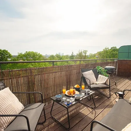 Cozy Studio With Terrace In Smichov By Days * 프라하