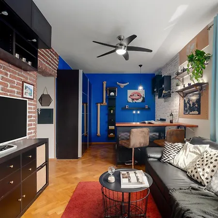 아파트 Cozy Studio With Terrace In Smichov By Days 프라하