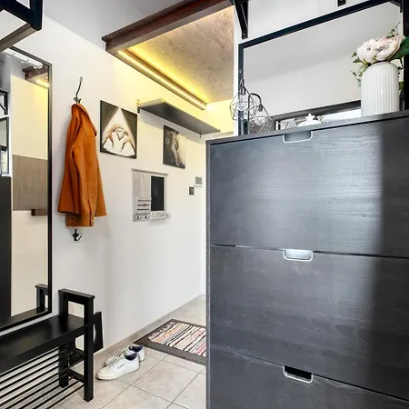 Cozy Studio With Terrace In Smichov By Days 아파트 프라하