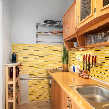 Cozy Studio With Terrace In Smichov By Days Apartmán
