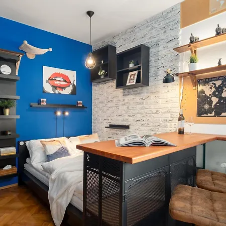 Cozy Studio With Terrace In Smichov By Days Прага